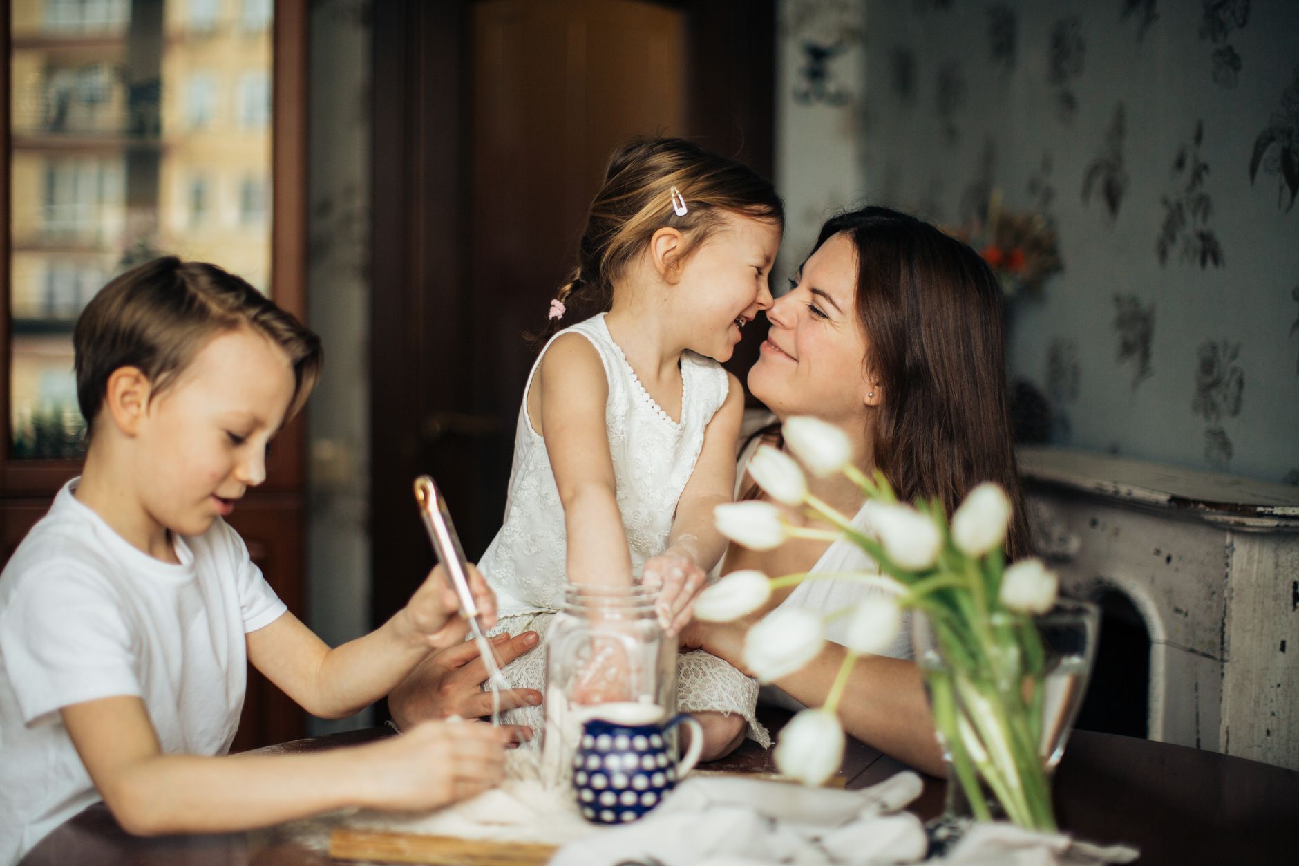 Parent having a calm conversation with two children.