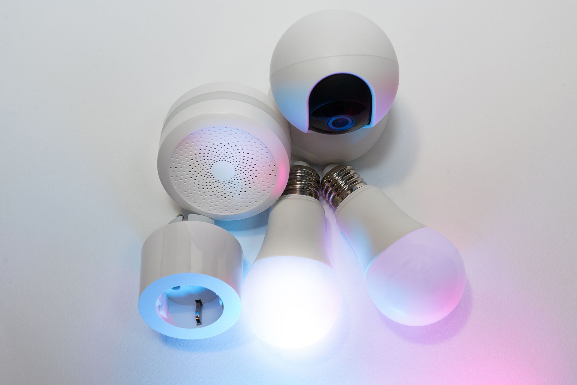 Energy-efficient smart lighting in a living space