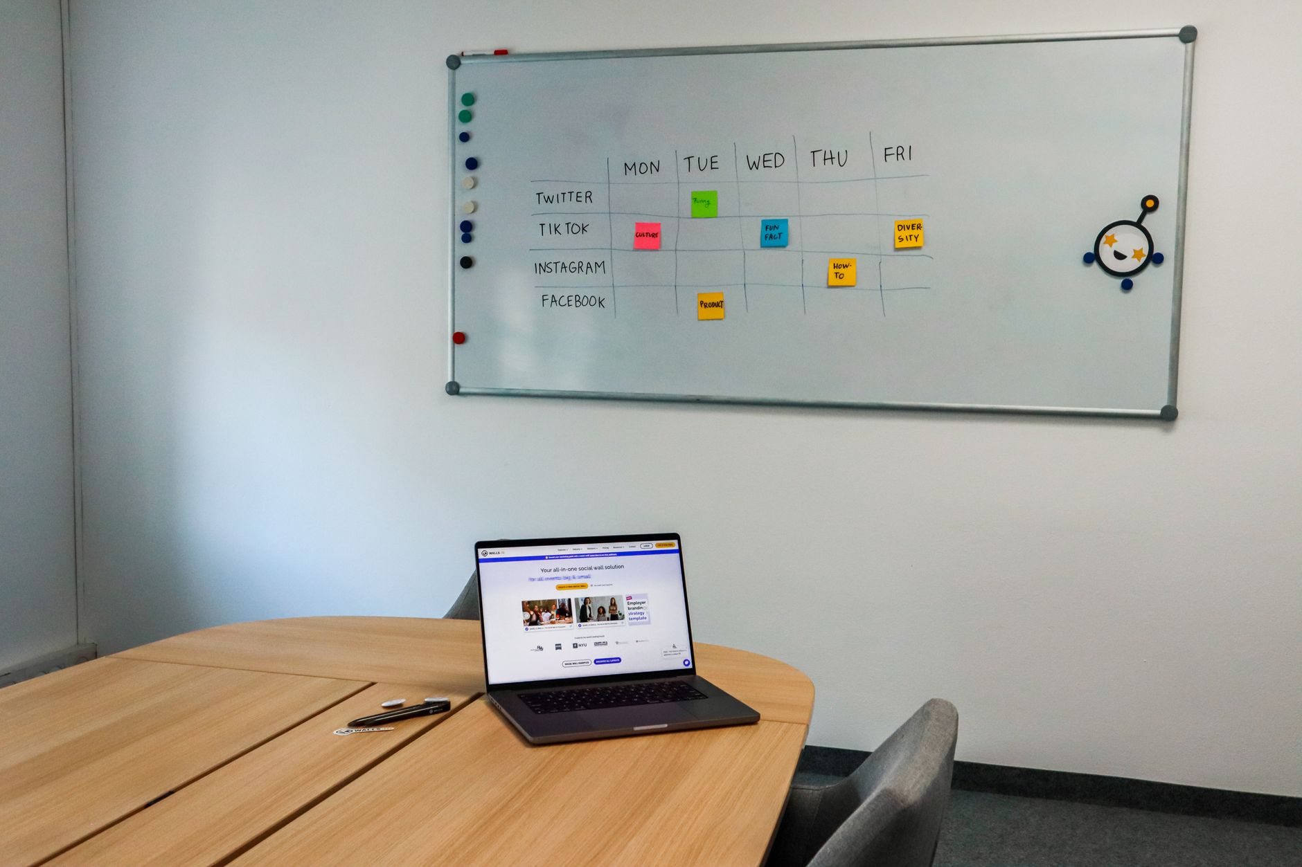 Calendar visualization of a 4-day work week.