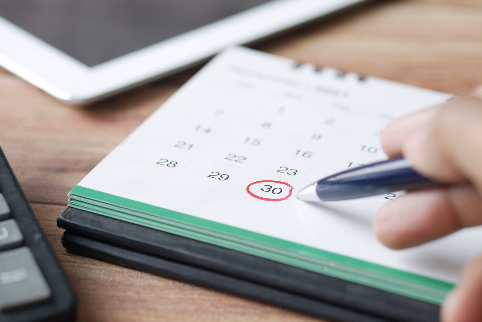 Digital calendar showing a four-week period highlighted for a career break.