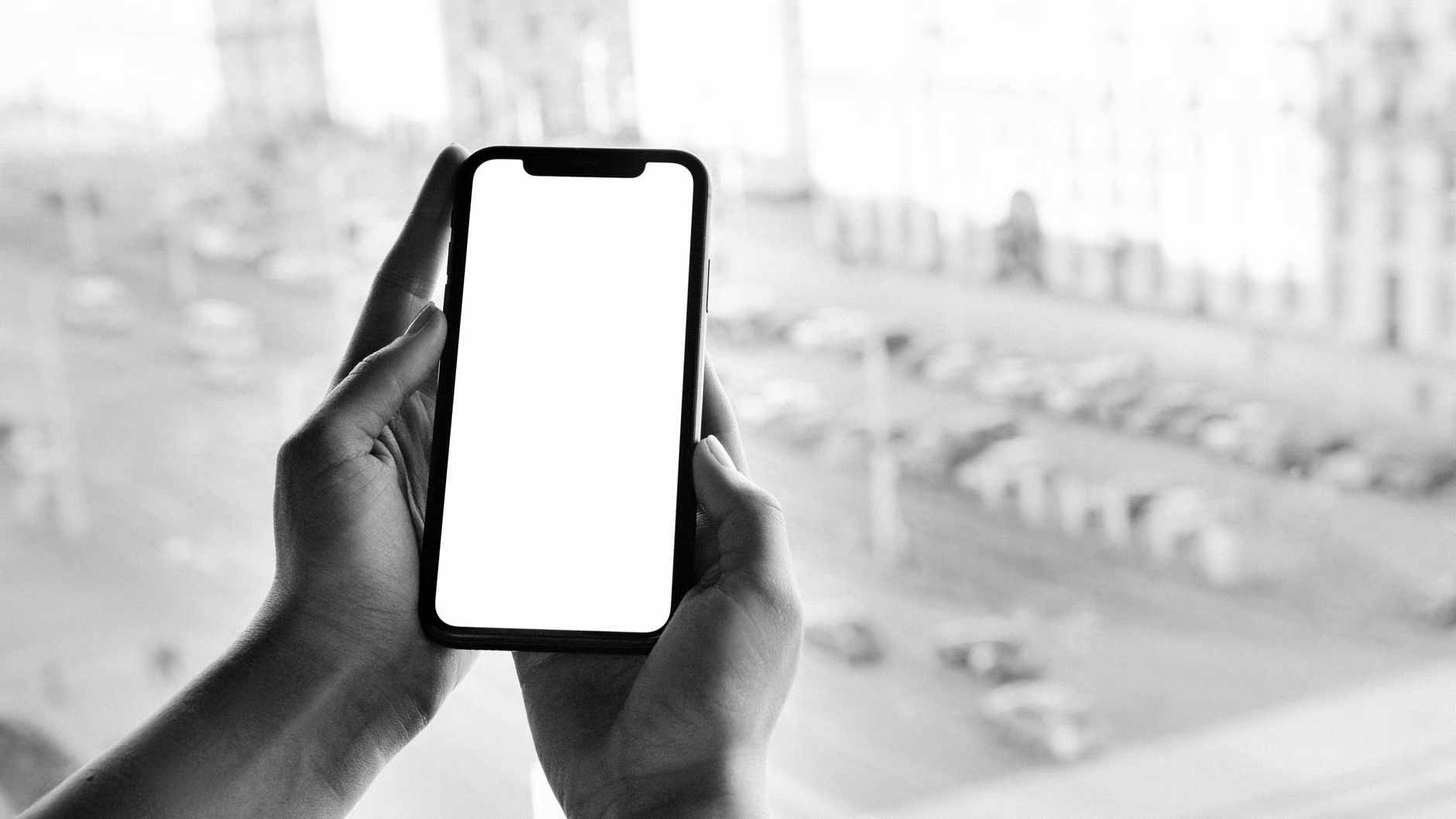 Using a grayscale smartphone screen to reduce digital stimulation.