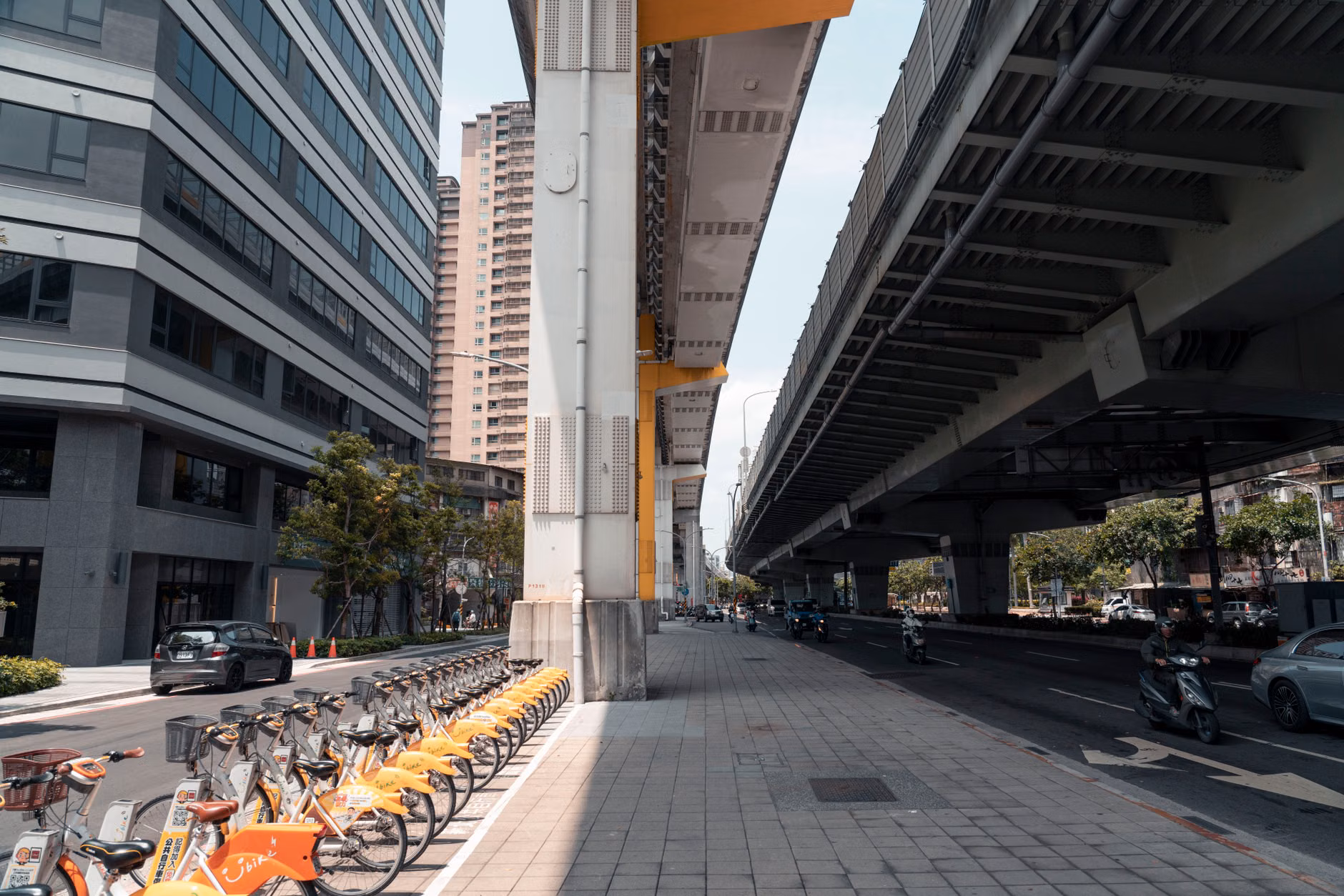 Graphic showing the integration of bikes, trains, and cars in a multi-modal transit loop.