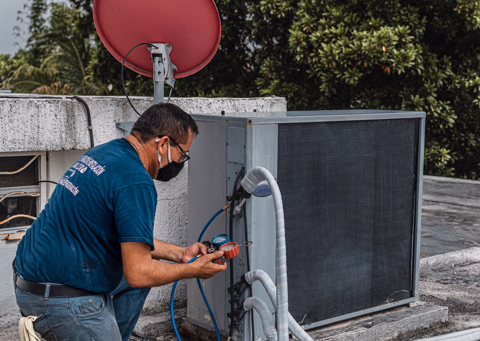 A demonstration of cleaning an air conditioning filter.