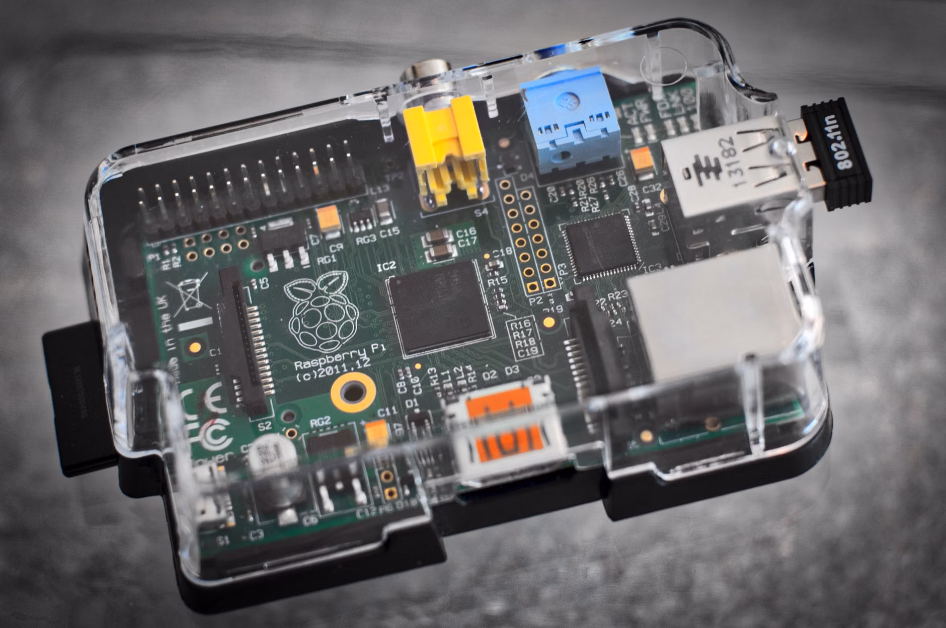 Infographic comparing open-source hardware transparency with closed commercial systems.
